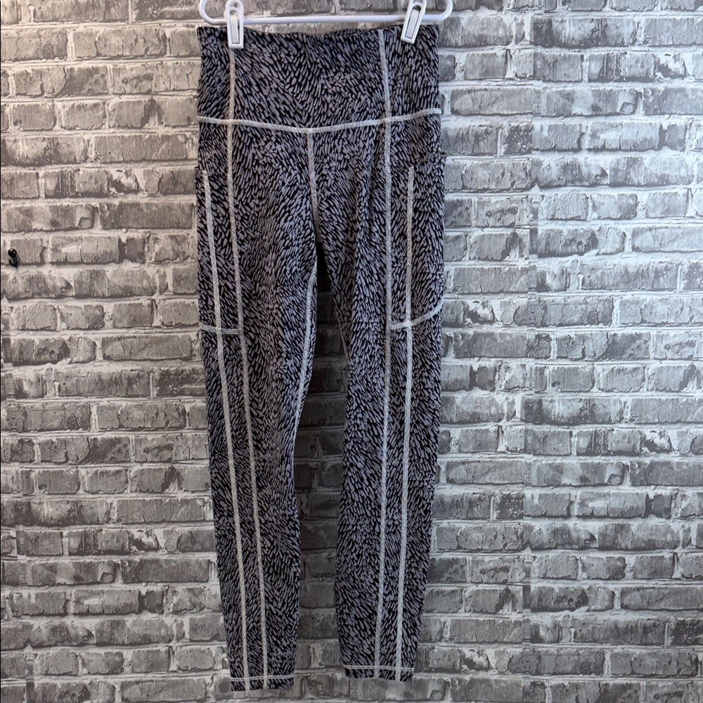 Athleta Black and White Patterned Leggings‎